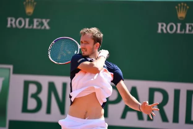 ATP - Monte-Carlo : Daniil Medvedev sort Stefanos Tsitsipas.