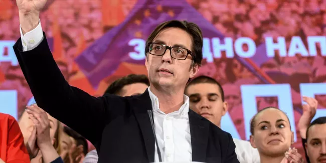 Stevo Pendarovski, candidat pro-occidental, élu président de Macédoine du Nord.