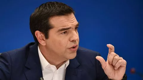 En Grèce, Tsipras renforce sa position en vue du défi des européennes.