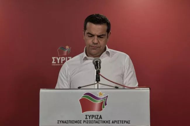 En Grèce, Tsípras dévisse et dissout.