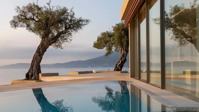 4 hôtels sur une île grecque.