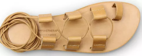 Avec les sandales Shopping Therapy, vous mettez la Grèce à vos pieds.