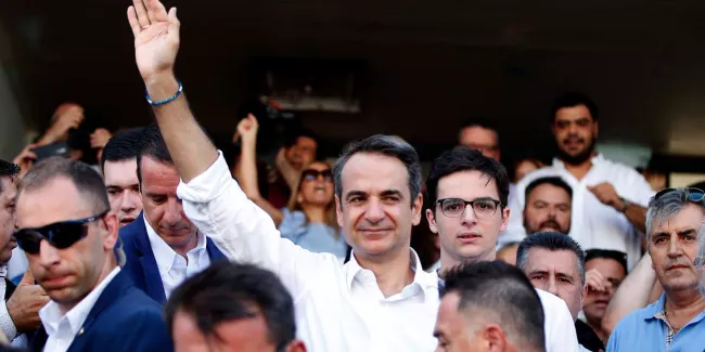 Législatives en Grèce : la droite de Mitsotakis écarte le premier ministre sortant Tsipras.