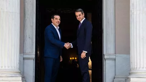 Grèce: les défis de Kyriakos Mitsotakis, officiellement investi Premier ministre.