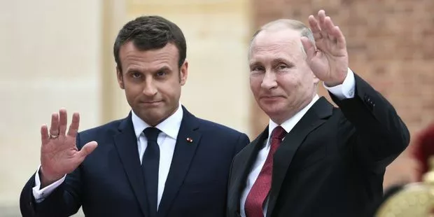 Les rencontres de Macron avant le sommet du G7: Poutine, Johnson et Mitsotakis.