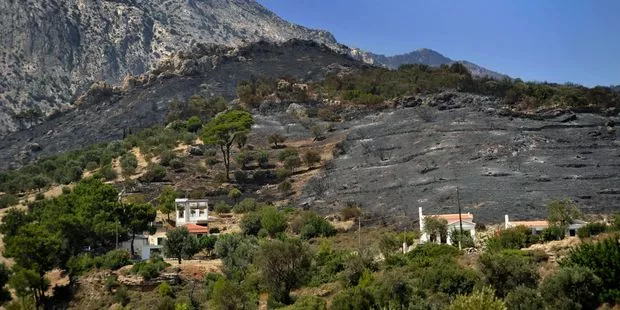 Panique sur une île grecque: des centaines de touristes évacués.
