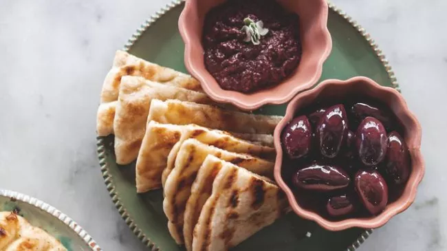 Le Grand Café d'Athènes, taverne grecque néo-faubourg.