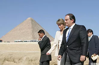 caramanlis pyramides