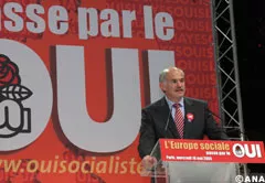 Georges Papaandréou au meeting des Socialistes européens pour le Oui