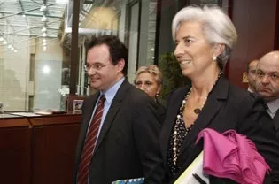 M. Papakonstantinou et Mme Lagarde à Bruxelles