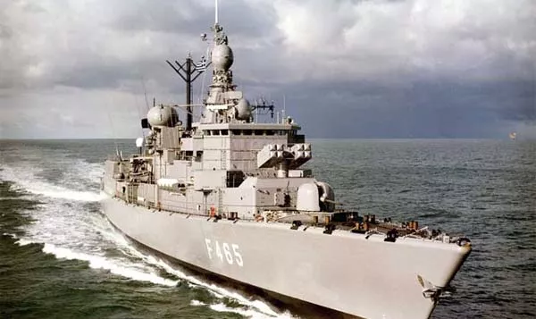 fregate themistoklis