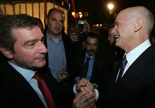 Le maire d'Athènes Georges Kaminis reçoit le Premier ministre Georges Papandréou
