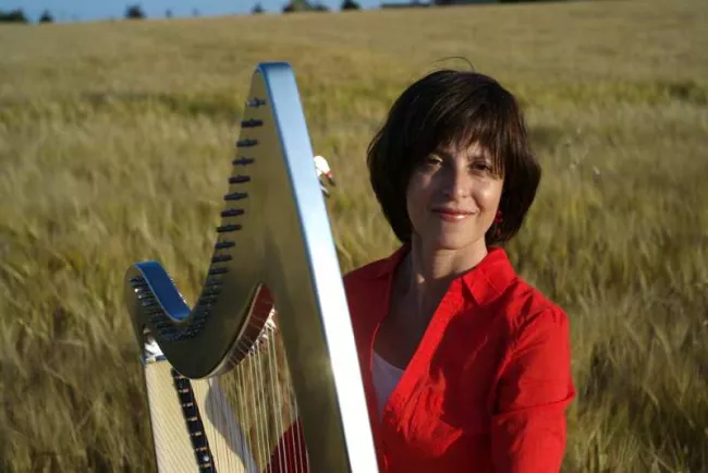 Elisa Vellia avec sa harpe
