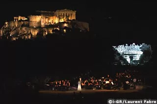 Concert nocturne sur la Pnyx.