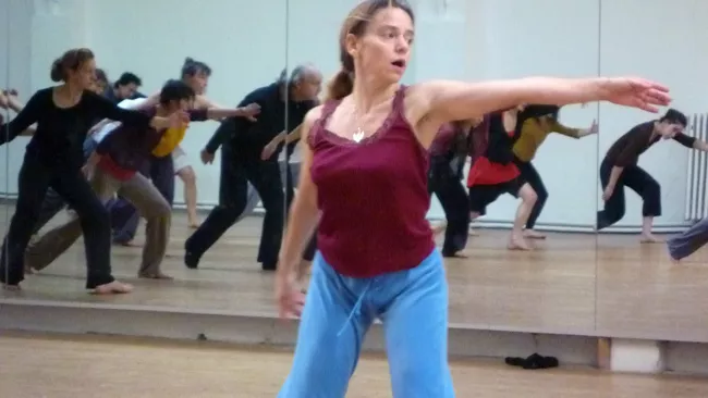 2011. Direction d'un stage de danse à la Ménagerie de Verre à Paris (photo i-GR/AE)