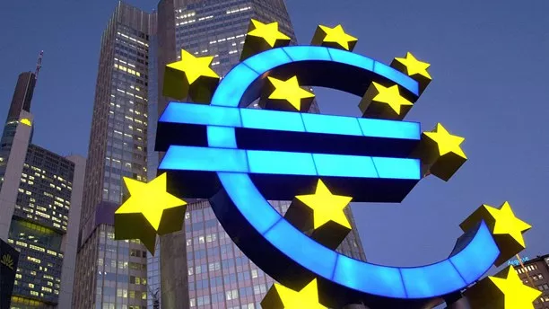 Le symbole de l'euro devant la Banque centrale européenne à Francfort-sur-le-Main