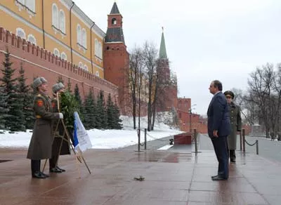 caramanlis kremlin Moscou : Caramanlis devant le monument au soldat inconnu