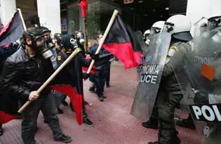 emeutes faceaface Face à face tendu entre extrêmistes et policiers