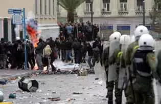 exarcheia propylee affrontements entre manifestants et policiers à Athènes