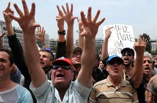 manifestant devant le parlement